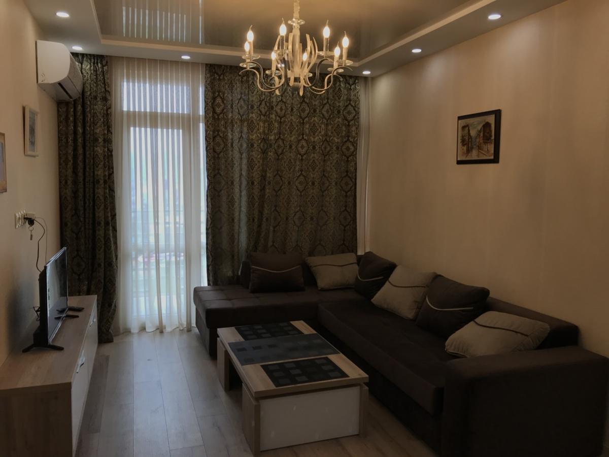 Apartment Lux With 3 Rooms Batumi Bagian luar foto